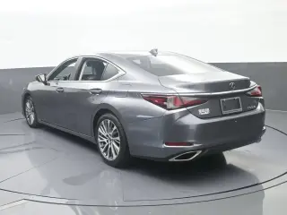 Sedán de 4 puertas Lexus ES 350 2021