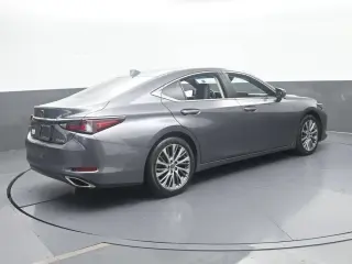 Sedán de 4 puertas Lexus ES 350 2021