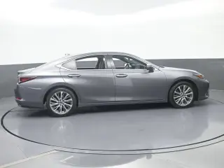 Sedán de 4 puertas Lexus ES 350 2021