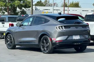 Ford Mustang Mach-E 2023 Premium SUV de 4 puertas