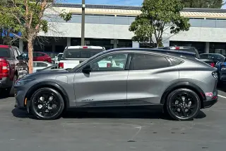 Ford Mustang Mach-E 2023 Premium SUV de 4 puertas