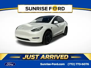 Tesla Model Y 2022 tracción en las cuatro ruedas (AWD) de largo alcance y 4 puertas tipo crossover