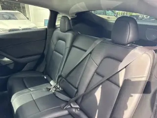 Tesla Model Y 2022 tracción en las cuatro ruedas (AWD) de largo alcance y 4 puertas tipo crossover