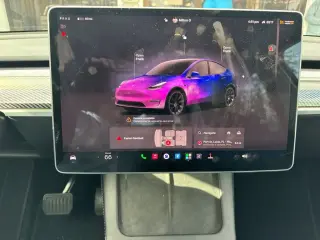 Tesla Model Y 2022 tracción en las cuatro ruedas (AWD) de largo alcance y 4 puertas tipo crossover