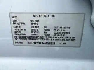 Tesla Model Y 2022 tracción en las cuatro ruedas (AWD) de largo alcance y 4 puertas tipo crossover