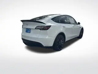 Tesla Model Y 2022 tracción en las cuatro ruedas (AWD) de largo alcance y 4 puertas tipo crossover