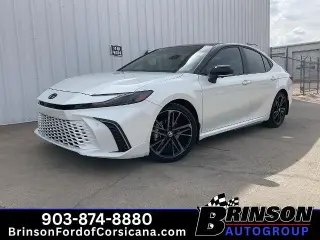 Toyota Camry 2026 SE sedán de 4 puertas