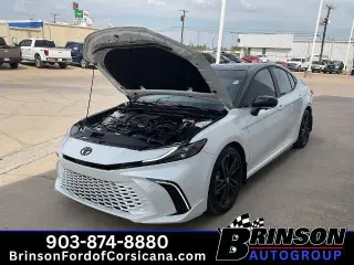 Toyota Camry 2026 SE sedán de 4 puertas