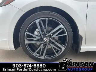 Toyota Camry 2026 SE sedán de 4 puertas