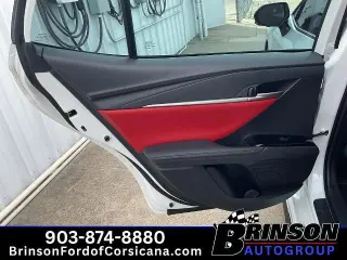 Toyota Camry 2026 SE sedán de 4 puertas