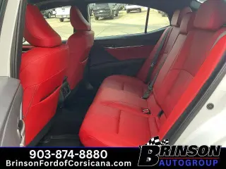 Toyota Camry 2026 SE sedán de 4 puertas