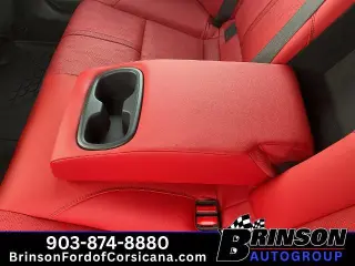 Toyota Camry 2026 SE sedán de 4 puertas