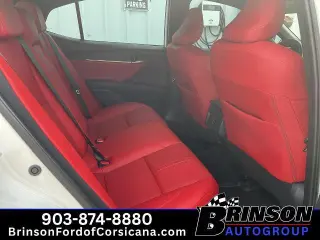 Toyota Camry 2026 SE sedán de 4 puertas