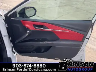 Toyota Camry 2026 SE sedán de 4 puertas