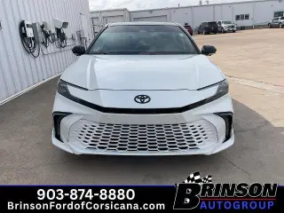 Toyota Camry 2026 SE sedán de 4 puertas