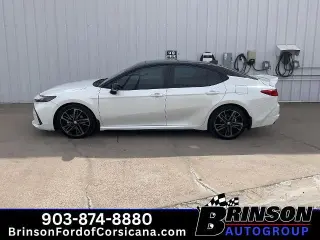 Toyota Camry 2026 SE sedán de 4 puertas