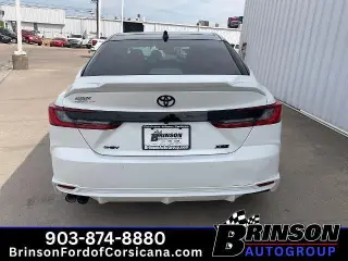 Toyota Camry 2026 SE sedán de 4 puertas