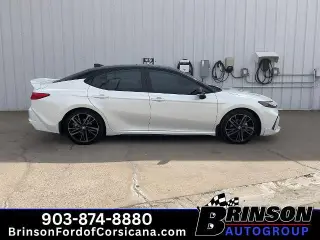 Toyota Camry 2026 SE sedán de 4 puertas
