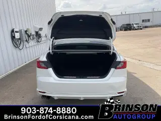 Toyota Camry 2026 SE sedán de 4 puertas