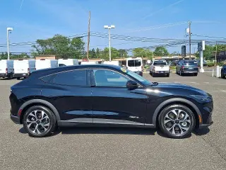 Ford Mustang Mach-E 2024 Select 4dr SUV