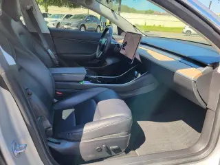 Tesla Model 3 2018 AWD Performance 4dr Fastback