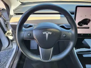 Tesla Model 3 2018 AWD Performance 4dr Fastback