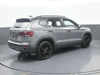 Volkswagen Taos 2024 SE Black SUV de 4 puertas