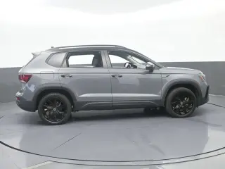 Volkswagen Taos 2024 SE Black SUV de 4 puertas