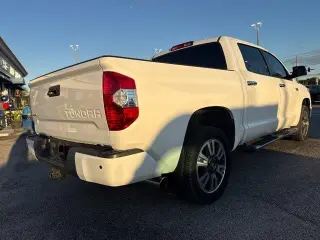 Toyota Tundra 2019 4x4 Platinum 4 puertas CrewMax Cab Pickup SB (5.7L V8)