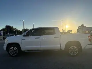 Toyota Tundra 2019 4x4 Platinum 4 puertas CrewMax Cab Pickup SB (5.7L V8)