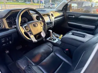 Toyota Tundra 2019 4x4 Platinum 4 puertas CrewMax Cab Pickup SB (5.7L V8)