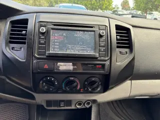 Toyota Tacoma 2015 4x2 PreRunner 4 puertas Doble Cabina Caja Corta 5.0 pies 4A