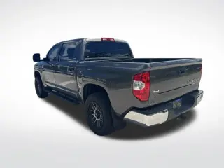 Toyota Tundra 2017 4x4 SR5 4dr CrewMax Cab Pickup SB (5.7L V8 FFV)