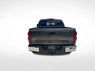 Toyota Tundra 2017 4x4 SR5 4dr CrewMax Cab Pickup SB (5.7L V8 FFV)