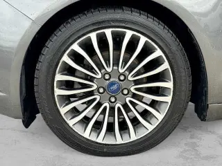 Sedán de 4 puertas Ford Fusion 2017 AWD Titanium