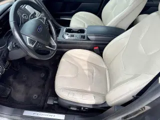 Sedán de 4 puertas Ford Fusion 2017 AWD Titanium