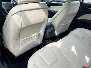 Sedán de 4 puertas Ford Fusion 2017 AWD Titanium