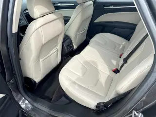 Sedán de 4 puertas Ford Fusion 2017 AWD Titanium