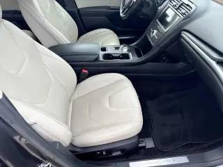 Sedán de 4 puertas Ford Fusion 2017 AWD Titanium