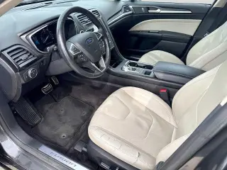 Sedán de 4 puertas Ford Fusion 2017 AWD Titanium