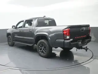 Toyota Tacoma 2022 4x2 TRD Off-Road 4 puertas Doble Cabina 5.0 pies SB