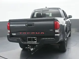 Toyota Tacoma 2022 4x2 TRD Off-Road 4 puertas Doble Cabina 5.0 pies SB