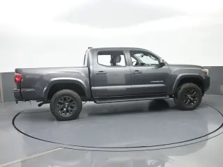 Toyota Tacoma 2022 4x2 TRD Off-Road 4 puertas Doble Cabina 5.0 pies SB
