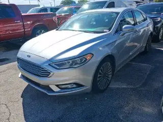 Sedán de 4 puertas Ford Fusion 2017 SE