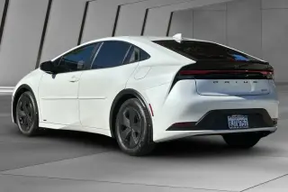 Toyota Prius 2023 AWD LE Hatchback de 4 puertas