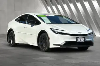 Toyota Prius 2023 AWD LE Hatchback de 4 puertas