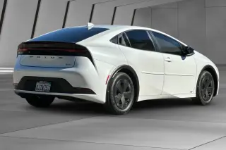 Toyota Prius 2023 AWD LE Hatchback de 4 puertas