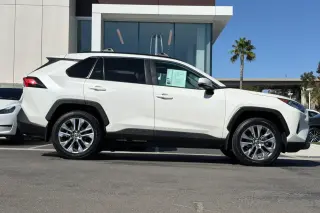 Toyota RAV4 2021 XLE Premium SUV de 4 puertas