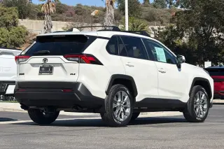 Toyota RAV4 2021 XLE Premium SUV de 4 puertas