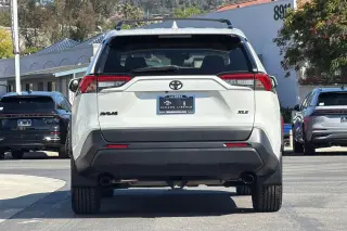 Toyota RAV4 2021 XLE Premium SUV de 4 puertas
